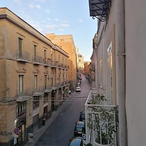 https://384-guesthouse-rooms-apartment.sicilyhotelsitaly.net